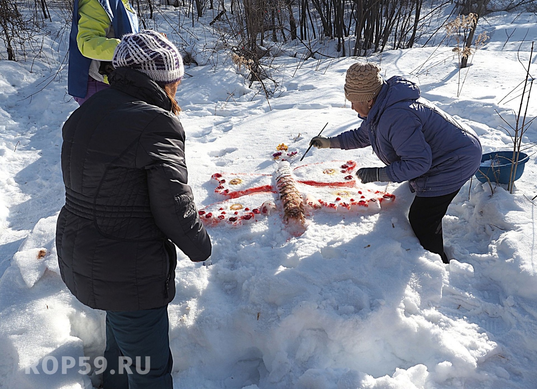 Снег как искусство. В Перми люди старшего поколения устроили «Снежный  ленд-арт»